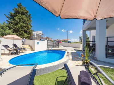 Villa Modernes Rscape mit Pool - Outdoor photo 9