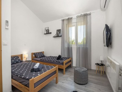 Villa Modernes Rscape mit Pool - Features photo 32