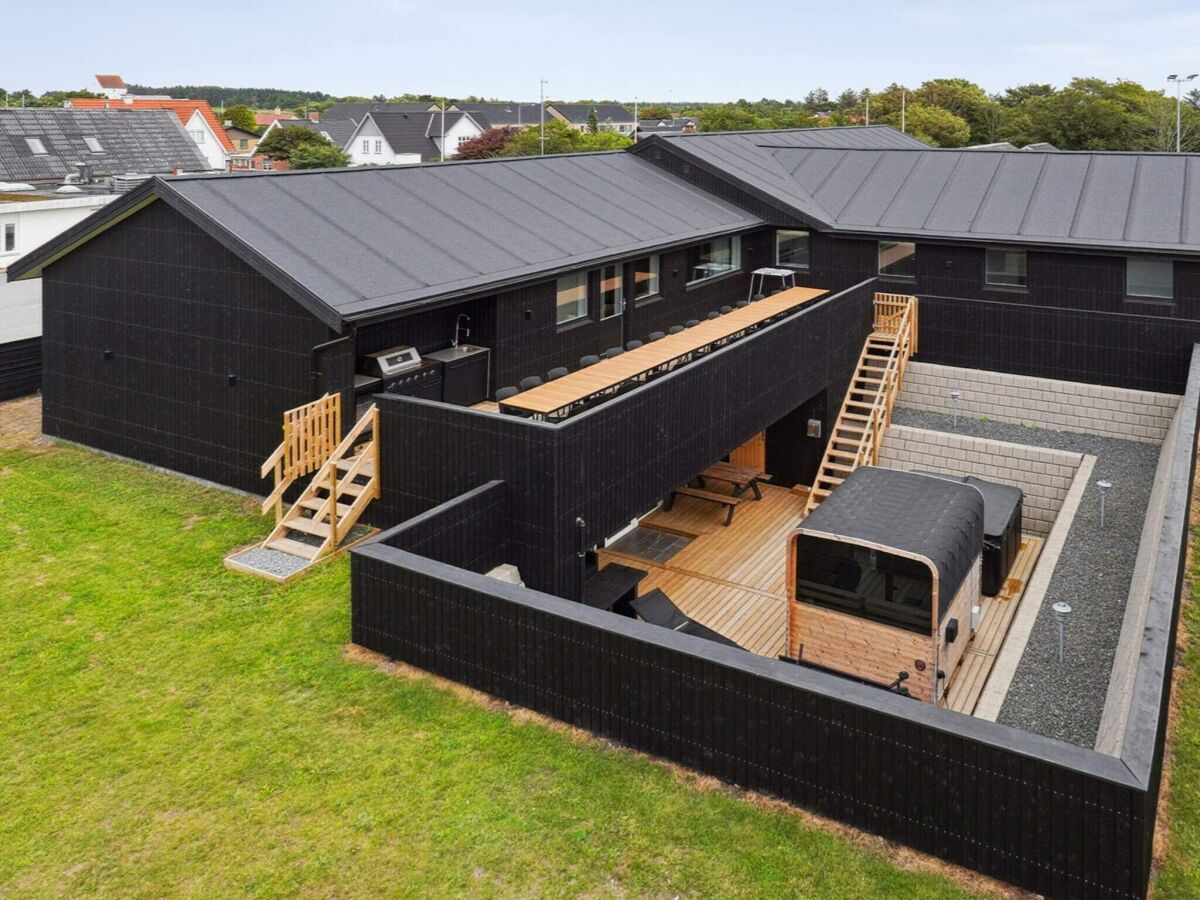 Holiday house 5 star holiday home in Blokhus - Outdoor photo 2