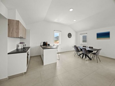 Apartment Enchanting Summer Apartment with Sea View - Features photo 11