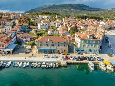 Apartment Apartment in Cres with Sea View and Old Town - Outdoor photo 8