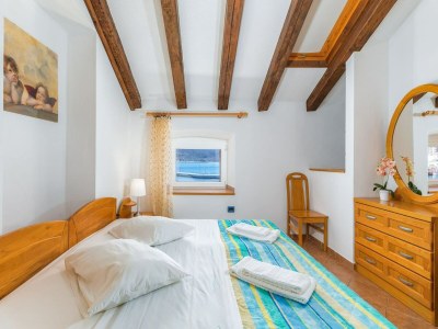 Apartment Apartment in Cres with Sea View and Old Town - Features photo 17