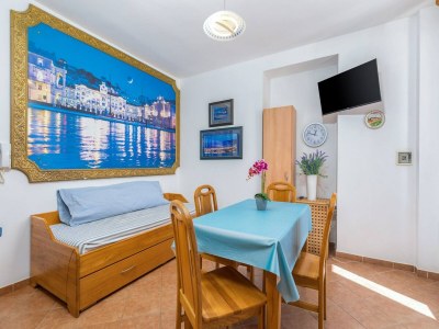 Apartment Apartment in Cres with Sea View and Old Town - Features photo 22