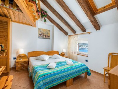 Apartment Apartment in Cres with Sea View and Old Town - Features photo 26