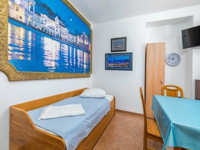 Apartment Apartment in Cres with Sea View and Old Town - Features photo 27