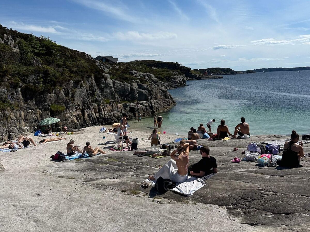 Holiday house 6 person holiday home in KLOKKARVIK - Outdoor photo 5