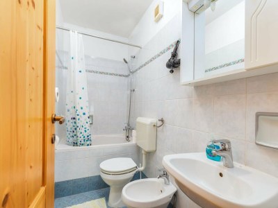 Apartment Apartment in Cres near Old Town & Beach - Features photo 21