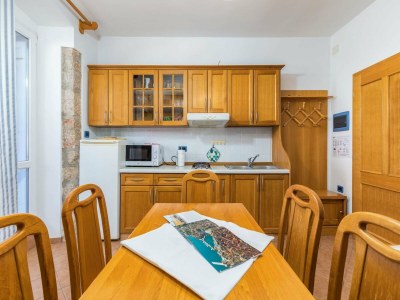 Apartment Apartment in Cres near Old Town & Beach - Features photo 23