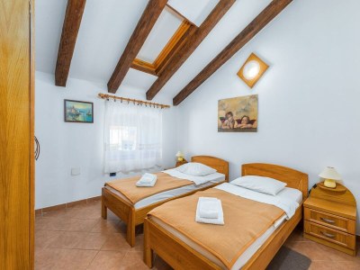 Apartment Apartment in Cres near Old Town & Beach - Features photo 24