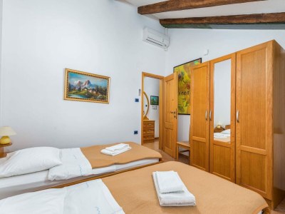 Apartment Apartment in Cres near Old Town & Beach - Features photo 25