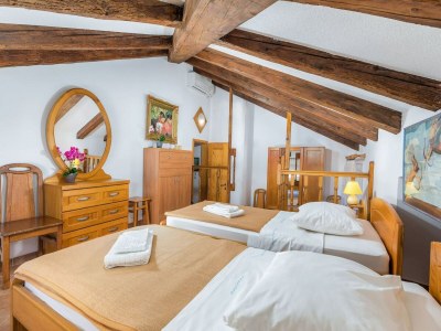 Apartment Apartment in Cres near Old Town & Beach - Features photo 26