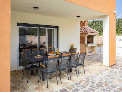 Villa Luxuriöse Villa in Pula mit Pool und Whirlpool - Outdoor photo 2