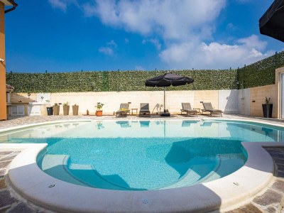 Villa Luxuriöse Villa in Pula mit Pool und Whirlpool - Outdoor photo 9