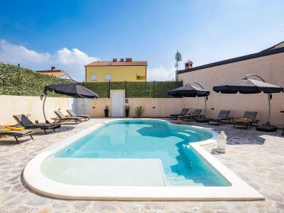 Villa Luxuriöse Villa in Pula mit Pool und Whirlpool - Outdoor photo 21