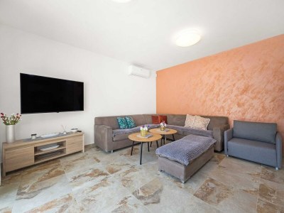 Villa Luxuriöse Villa in Pula mit Pool und Whirlpool - Features photo 30