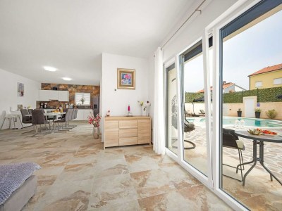 Villa Luxuriöse Villa in Pula mit Pool und Whirlpool - Features photo 31