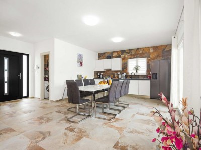 Villa Luxuriöse Villa in Pula mit Pool und Whirlpool - Features photo 32