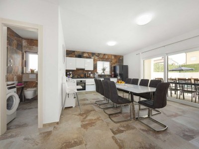 Villa Luxuriöse Villa in Pula mit Pool und Whirlpool - Features photo 33