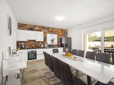 Villa Luxuriöse Villa in Pula mit Pool und Whirlpool - Features photo 34