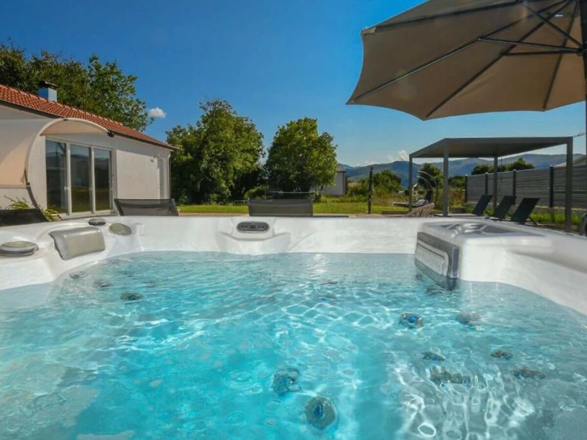Holiday house Ana with pool und jacuzzi - Outdoor photo 3