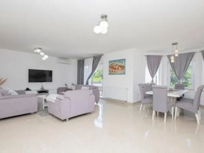 Holiday house Ana with pool und jacuzzi - Features photo 16