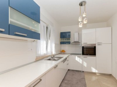 Holiday house Ana with pool und jacuzzi - Features photo 19