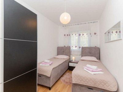 Holiday house Ana with pool und jacuzzi - Features photo 26