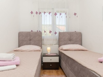 Holiday house Ana with pool und jacuzzi - Features photo 27