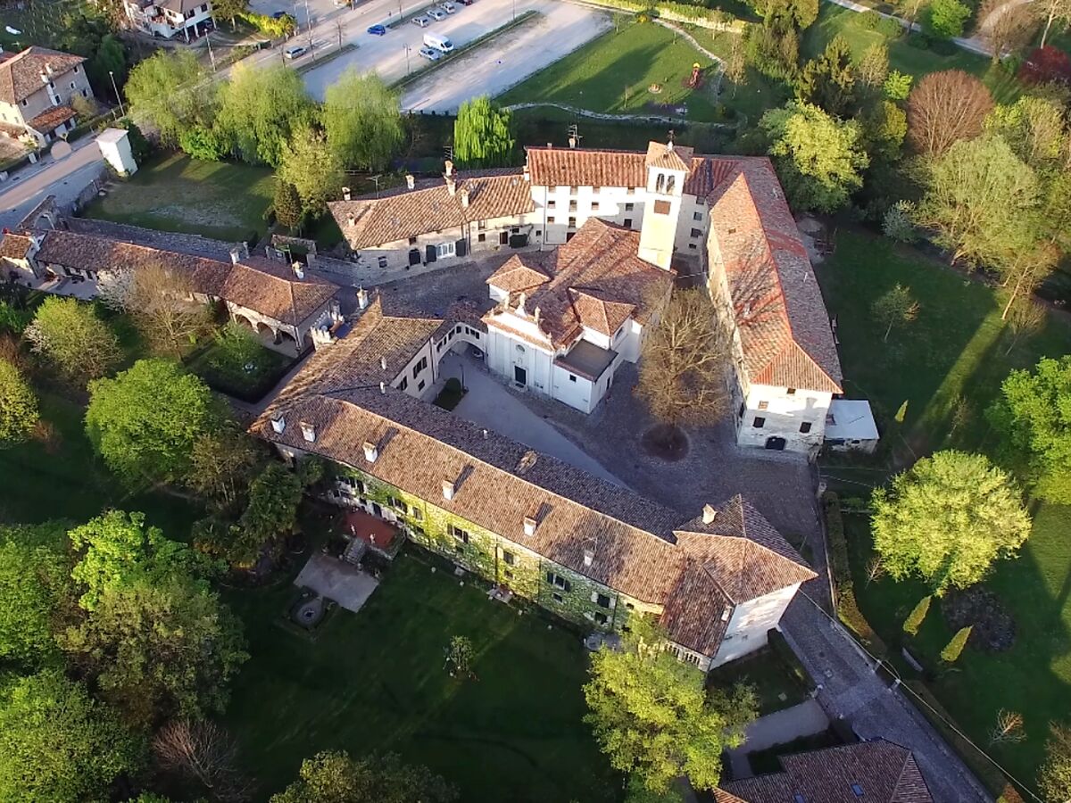 Holiday house "Rambaldo" with garden in castle - Outdoor photo 4