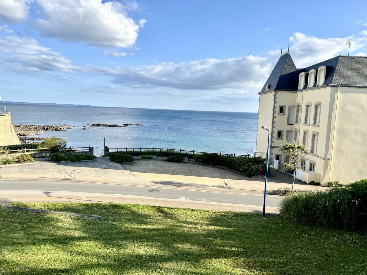 Holiday house No title