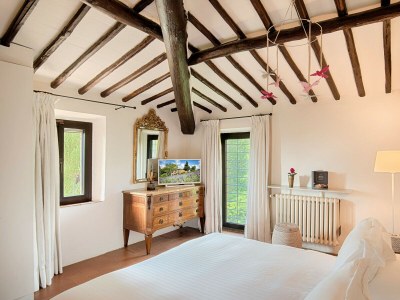 Villa Luxury Villa in Chianti with Winery up to 8 Guests - Features photo 18