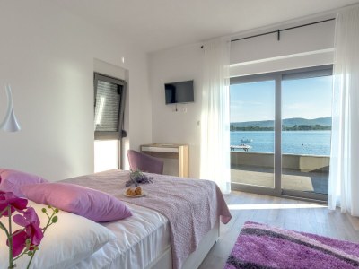 Villa Villa in Turanj mit Meerblick - Features photo 21