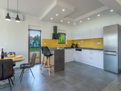 Villa Villa in Turanj mit Meerblick - Features photo 22