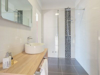 Villa Villa in Turanj mit Meerblick - Features photo 24