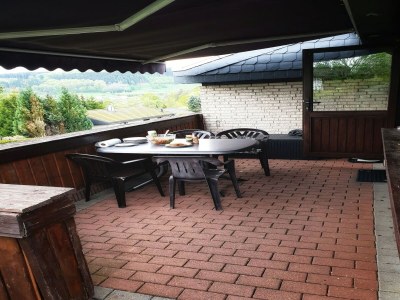 Holiday house Ruhiger Bungalow am Hennesee mit Terrasse - Outdoor photo 9