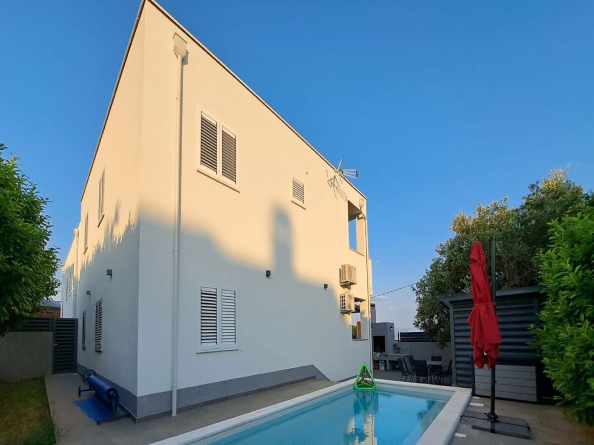 Apartment Spacious apartment in Kastel Novi - Outdoor photo 2