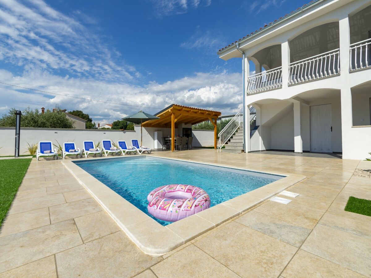 Villa Entspannende Villa in der Nähe von Porec mit Pool - Outdoor photo 3