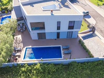 Villa Villa mit Pool, Spielzimmer, Garten - Outdoor photo 14