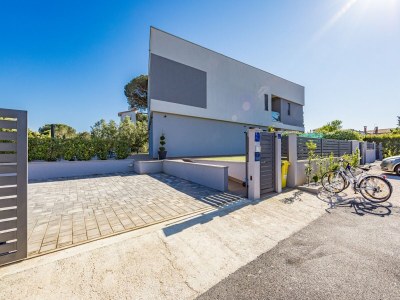 Villa Villa mit Pool, Spielzimmer, Garten - Outdoor photo 18