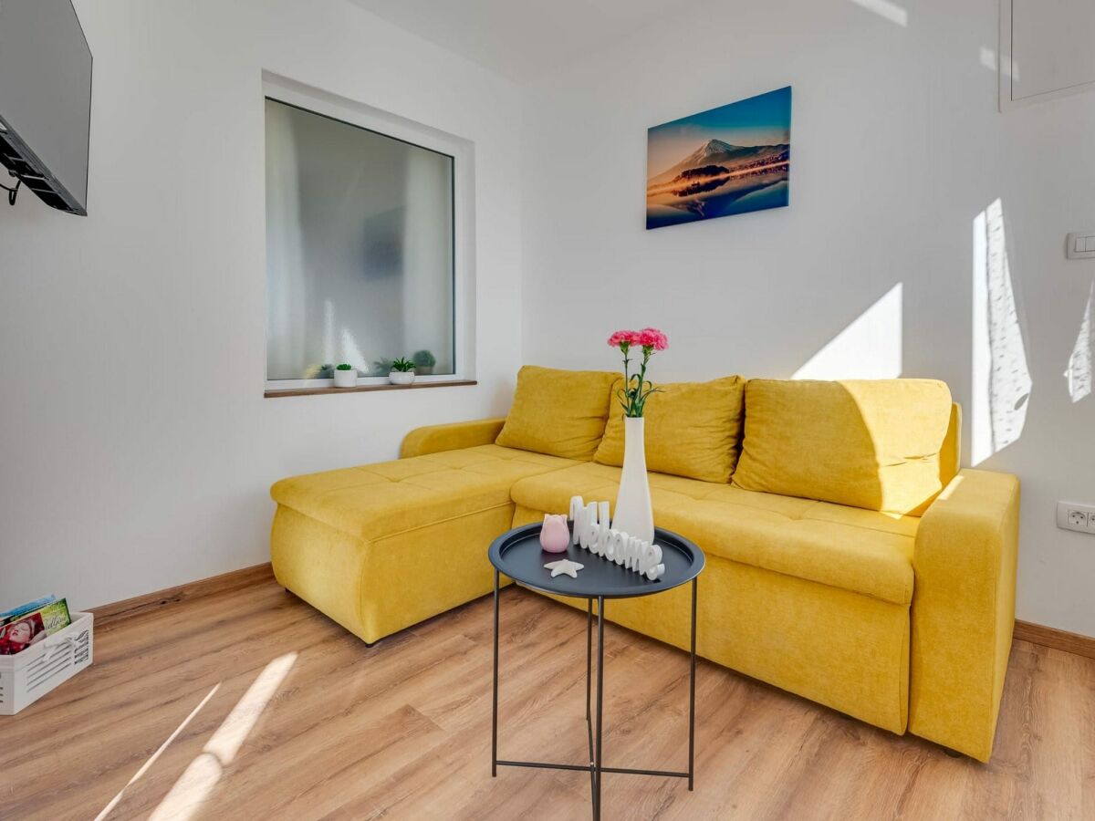 Apartment Tastefully designed apartment in Karlobag