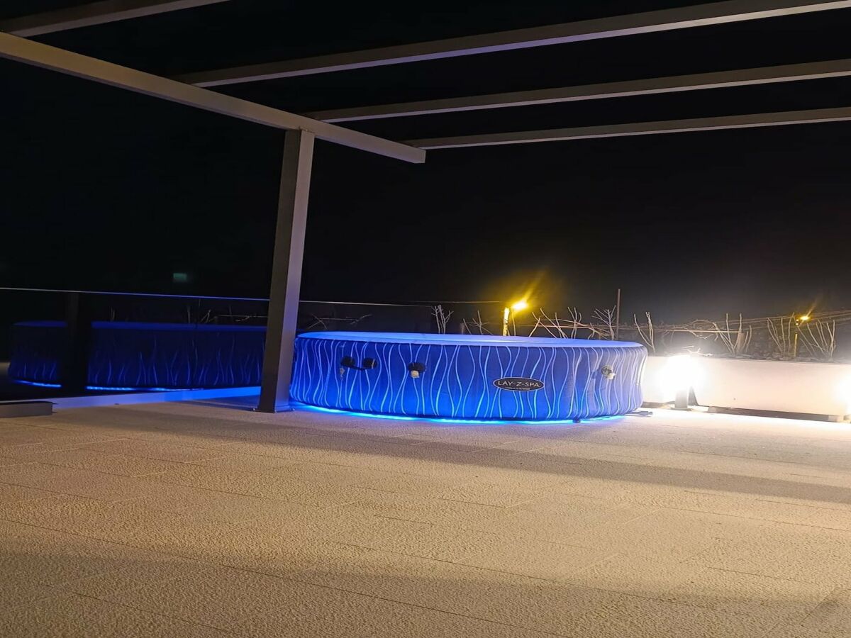 Apartment Tastefully designed apartment in Karlobag - Outdoor photo 5