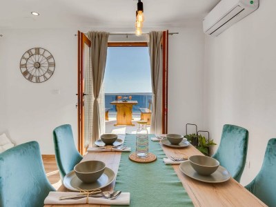 Apartment Tastefully designed apartment in Karlobag - Features photo 12