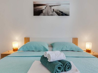 Apartment Tastefully designed apartment in Karlobag - Features photo 14