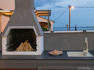 Apartment Tastefully designed apartment in Karlobag - Features photo 20