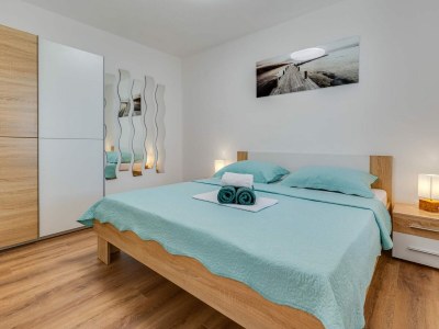 Apartment Tastefully designed apartment in Karlobag - Features photo 23