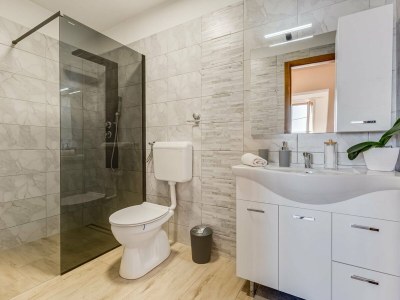 Apartment Tastefully designed apartment in Karlobag - Features photo 25