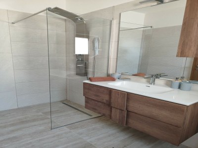 Apartment Wohnung mit Pool in Karlobag - Features photo 2