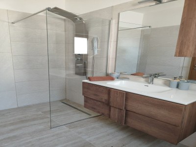 Apartment Wohnung mit Pool in Karlobag - Features photo 8