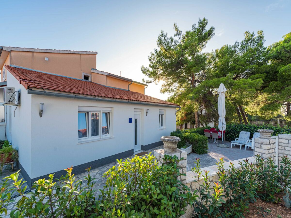 Apartment One-bedroom apartment near beach - Outdoor photo 2