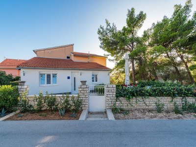 Apartment One-bedroom apartment near beach - Outdoor photo 5